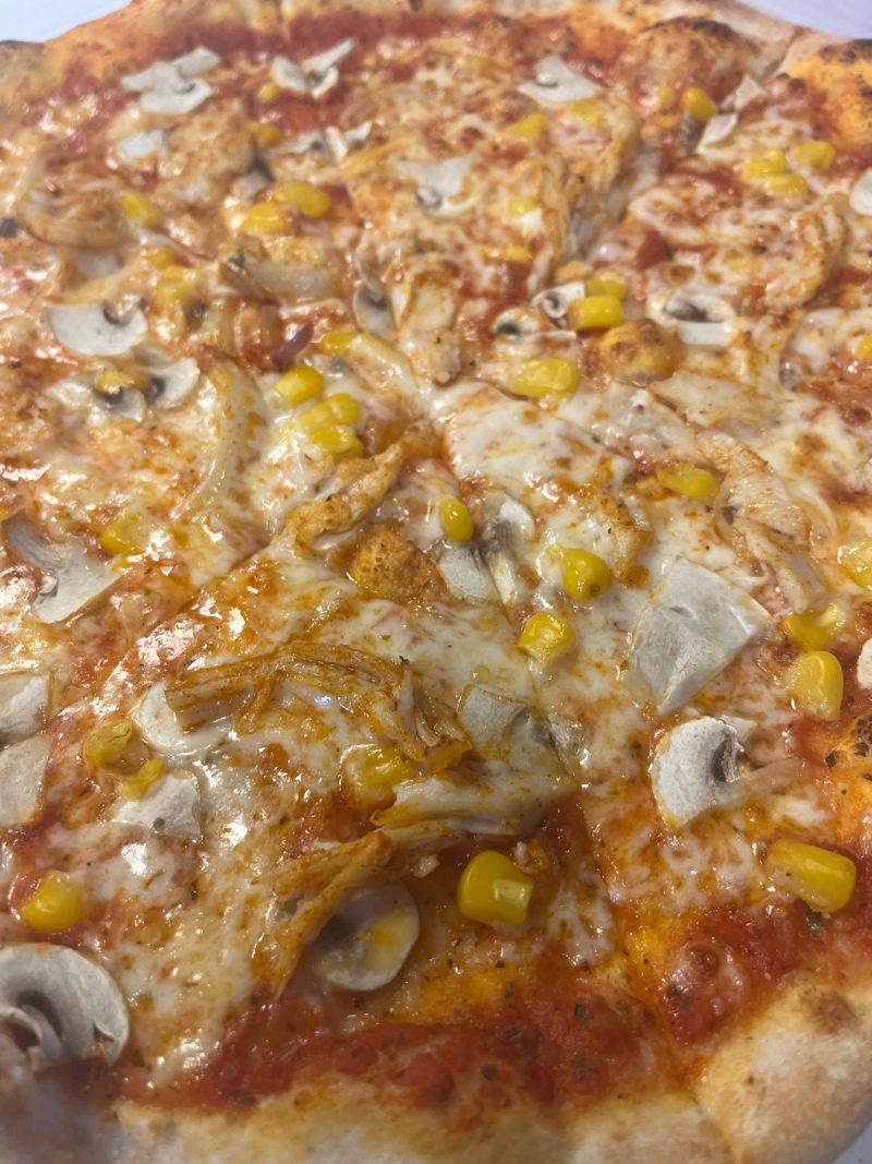 Chiken & sweetcorn pizza